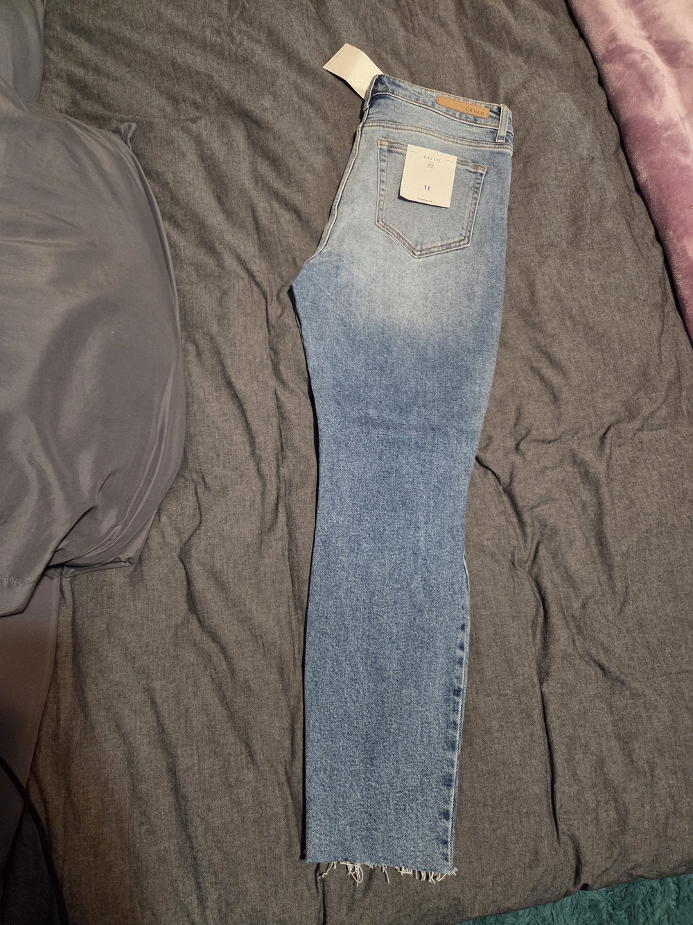 Cello - Light Blue Straight-Leg Women’s Jeans with Frayed Hem